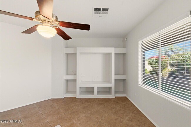 Building Photo - 8938 W Grovers Ave