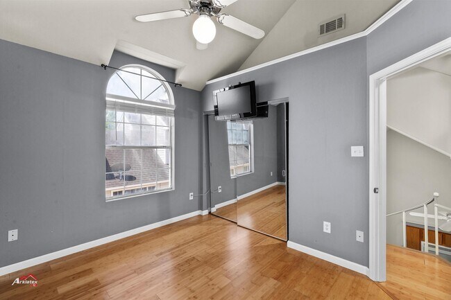 Foto del edificio - 303 Settlers Park Dr