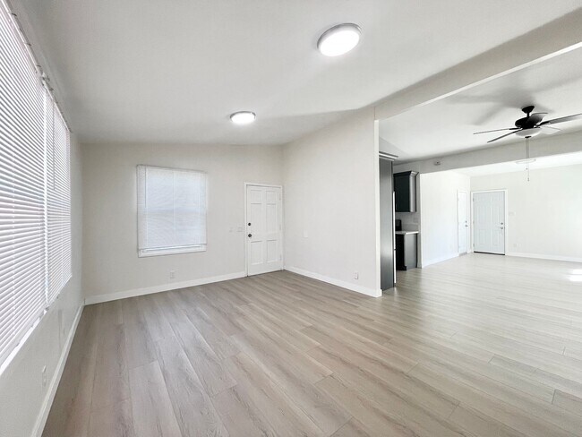 Foto del edificio - Beautiful Remodeled 4 Bedroom 2 Bathroom H...