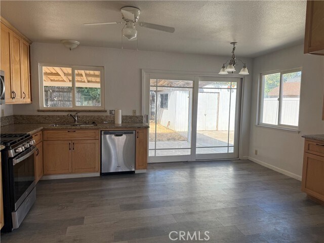 Foto del edificio - 879 Baywood Way