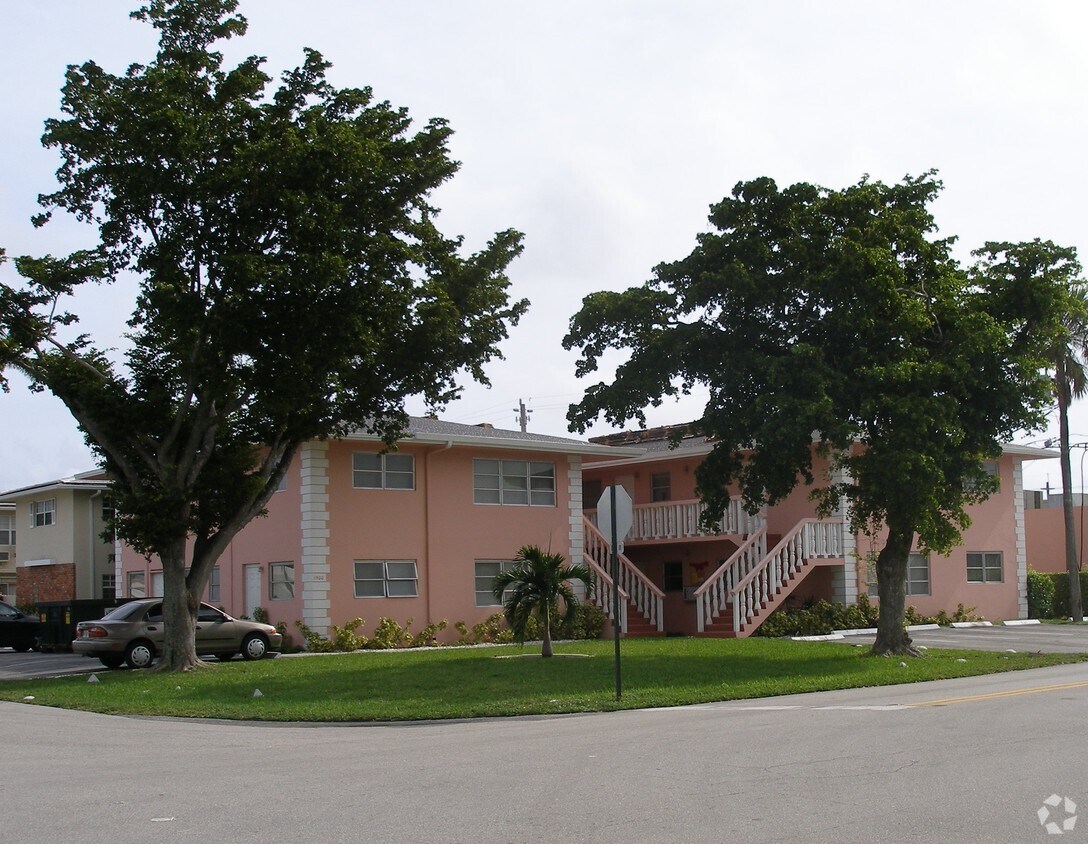 Foto del edificio - 1500 NE 50th Ct