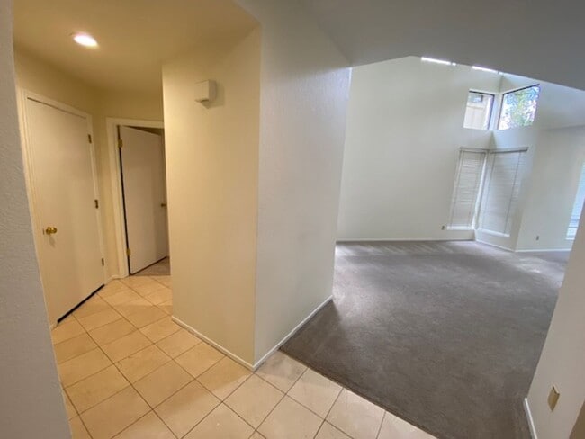 Foto del edificio - 785 Lakemont Pl