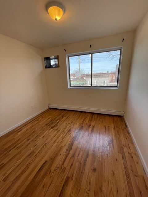 Building Photo - 6759 Metropolitan Ave