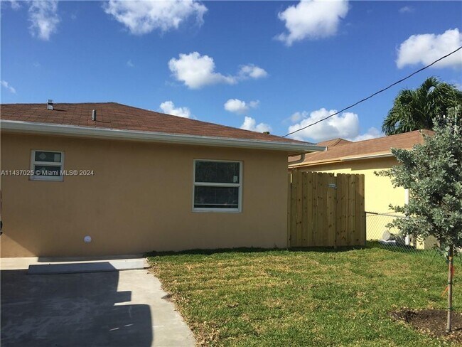 Foto del edificio - 219 NW 7th Ct