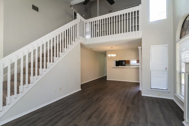 Building Photo - 635 Las Brisas Dr