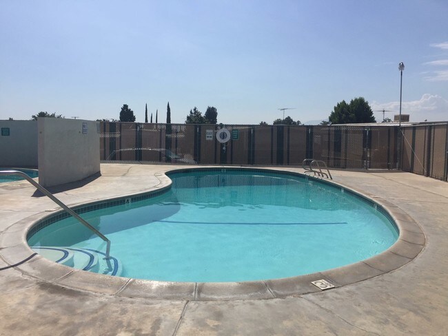 Piscina comunitaria - Twin Pines Mobile Home Park