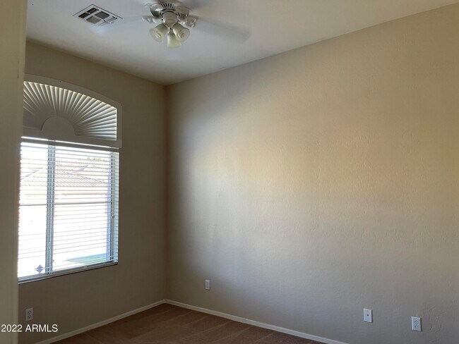 Foto del edificio - 1415 W Remington Dr