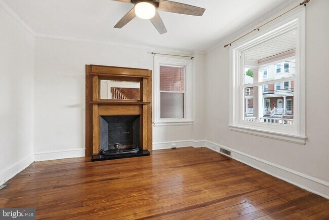 Building Photo - 406 W 20th St