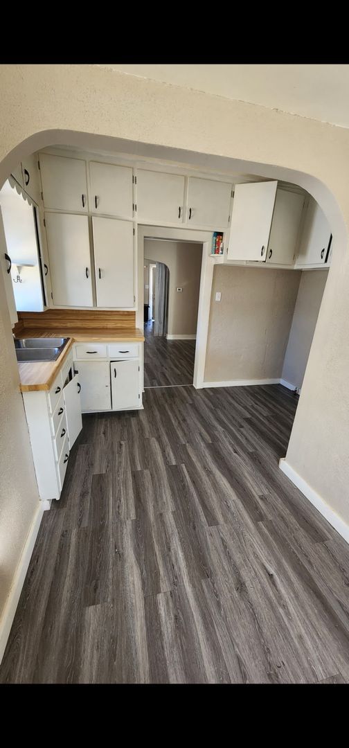 Building Photo - 2 Bed 1 Bath