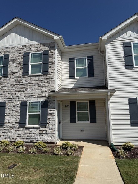 Building Photo - 1006 Peony Ln
