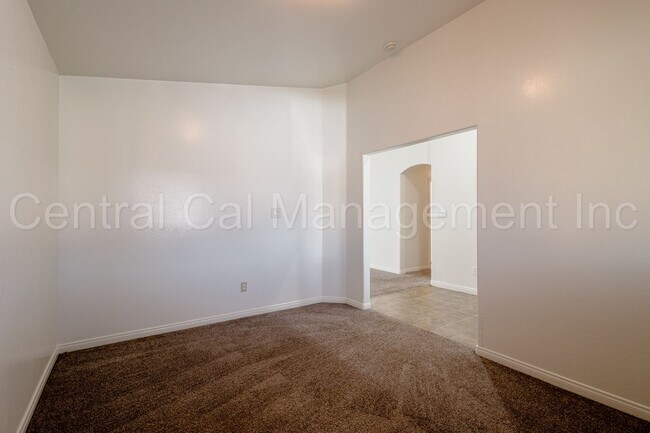 Building Photo - 3 Bedroom/2 Bath Home with an office in th...