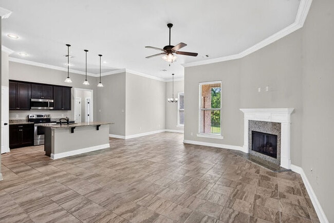 Building Photo - 15034 Belhaven St