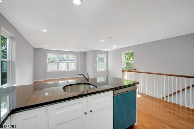 Building Photo - 12 Whittier Pl