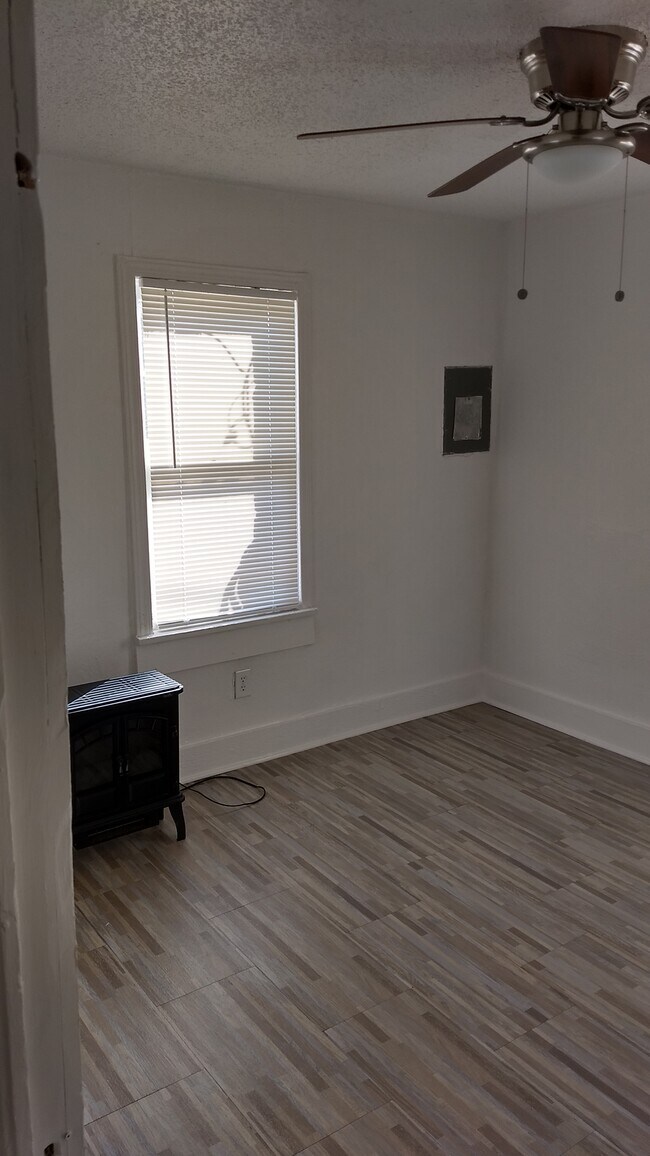 Foto del edificio - 1805 S Eastern Ave