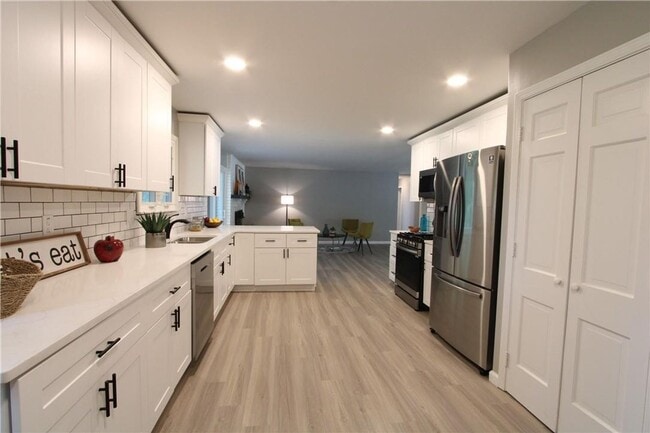 Building Photo - For Rent fully renovated 3BD 2BA Ranch home in Carmel, IN