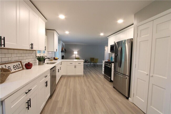 Foto del edificio - For Rent fully renovated 3BD 2BA Ranch home in Carmel, IN