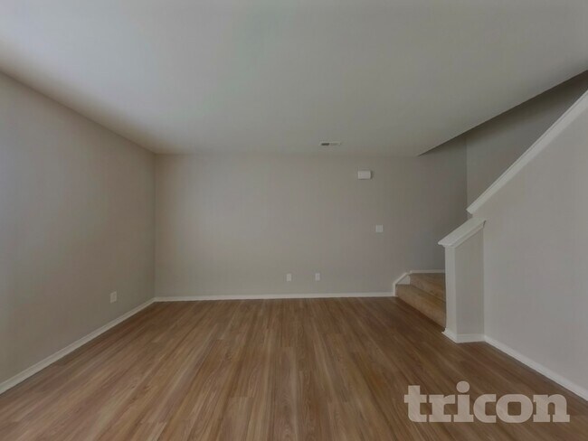 Foto del edificio - 9327 John Russell Rd