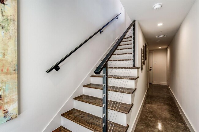 Building Photo - 5719 Lindell Ave