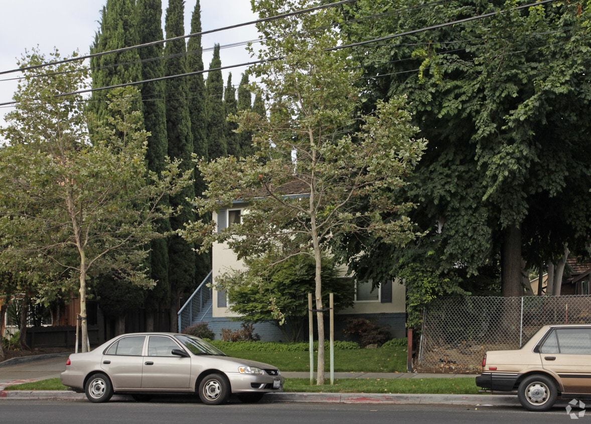 Building Photo - 625 S 11th St