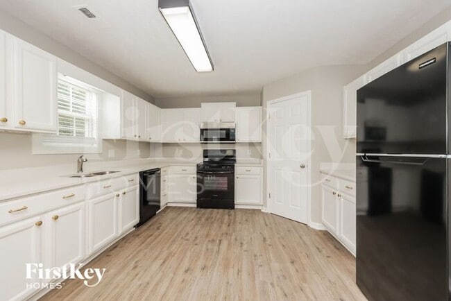 Building Photo - 1425 Westview Dr