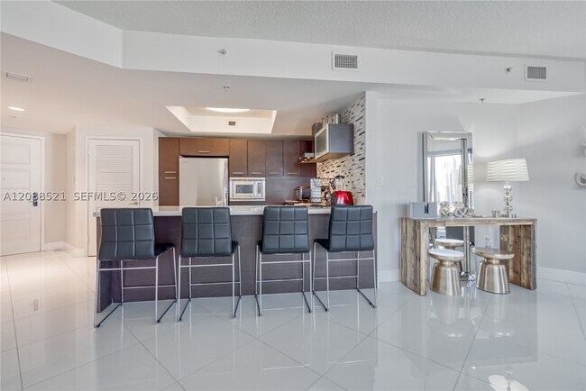 Foto del edificio - 250 Sunny Isles Blvd