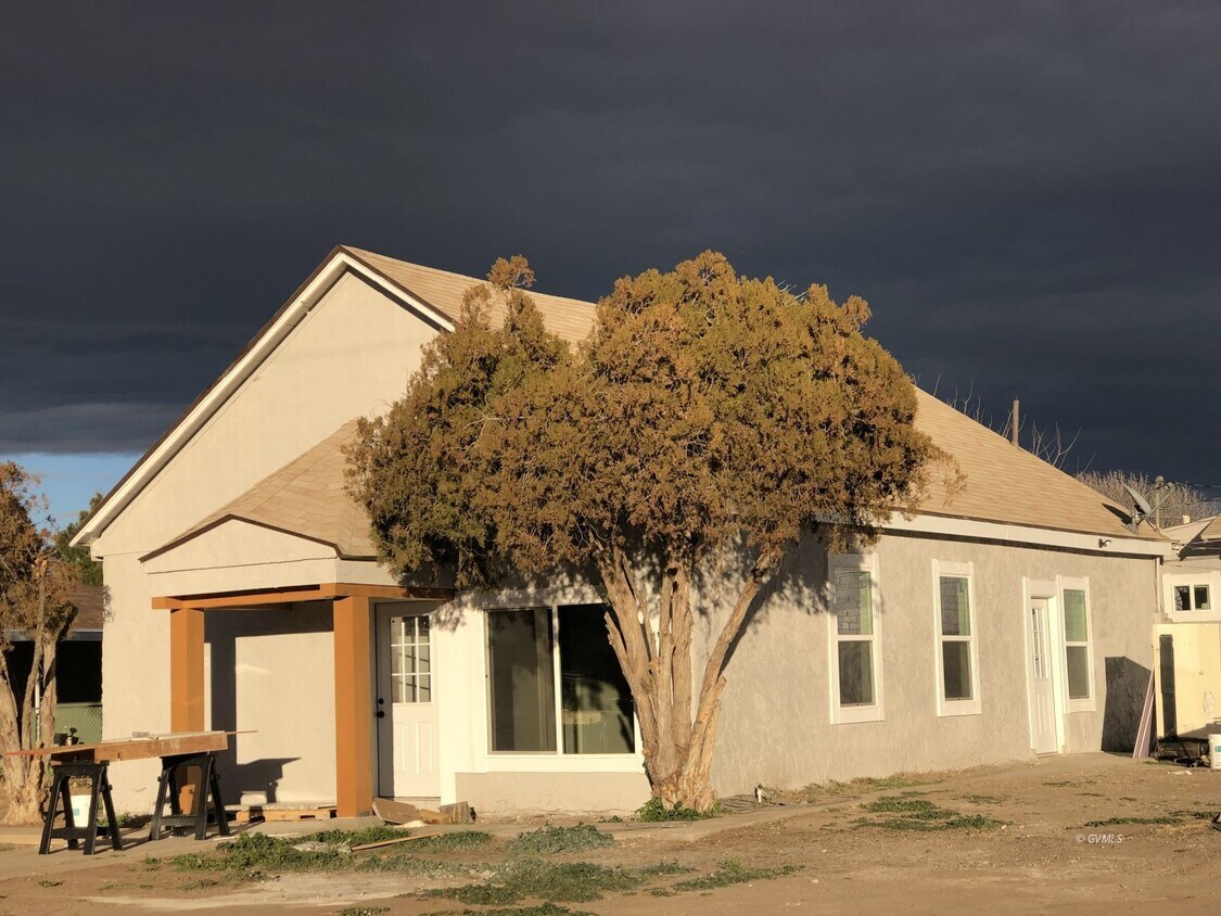 Foto principal - 1225 S Central Ave