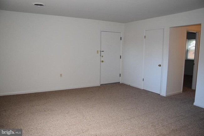 Building Photo - 3872 Shadywood Dr