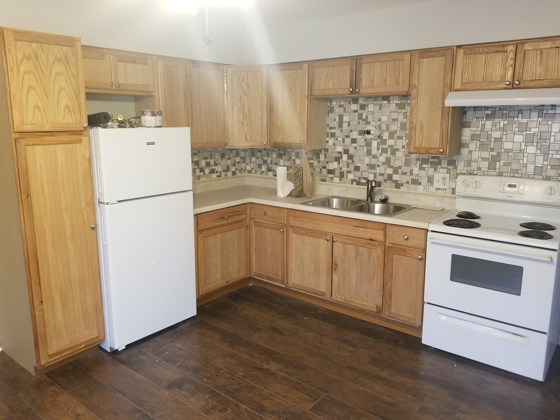Foto principal - 17735 Park Blvd