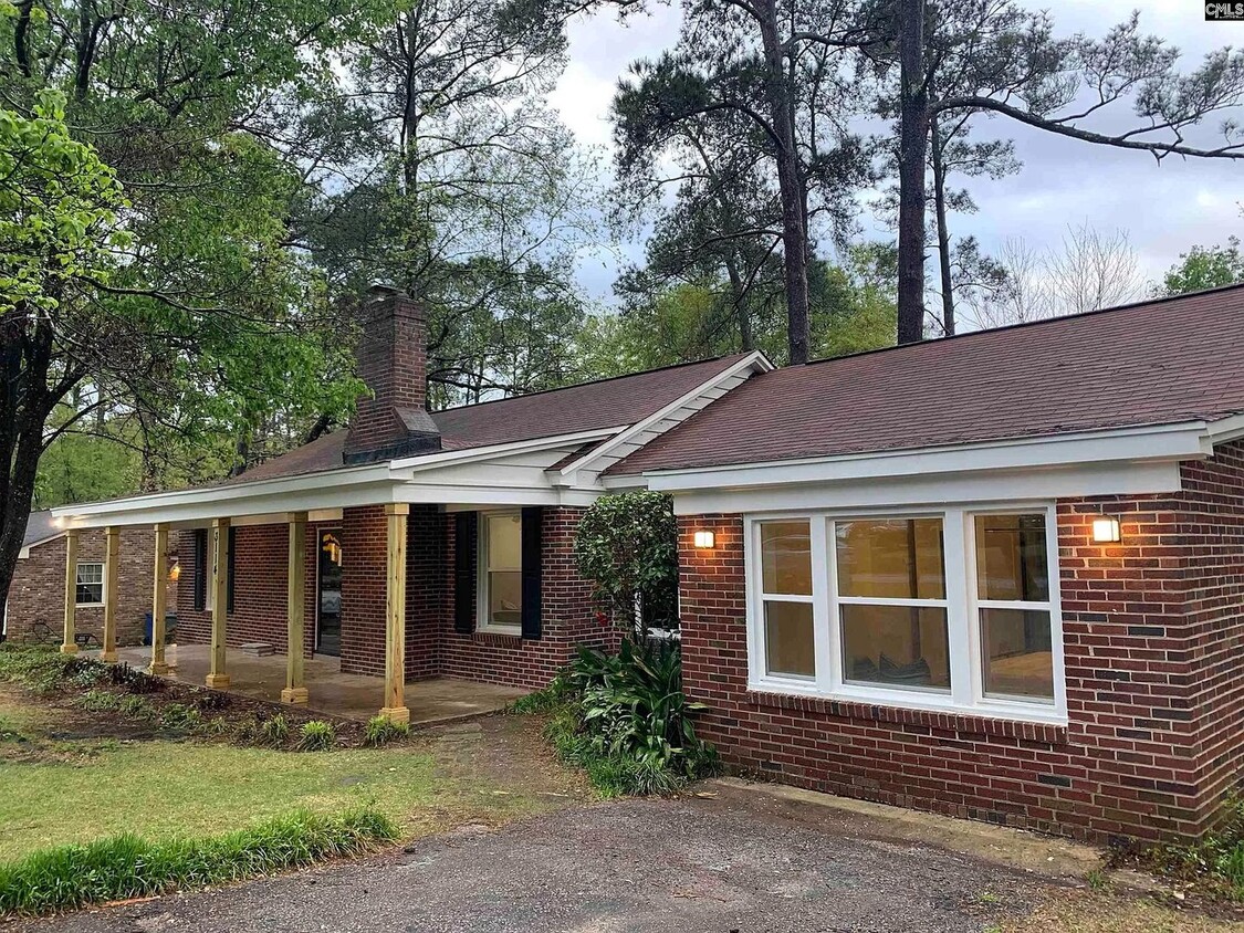 Primary Photo - Beautifully Renovated 4BR/3BA Home in Fore...