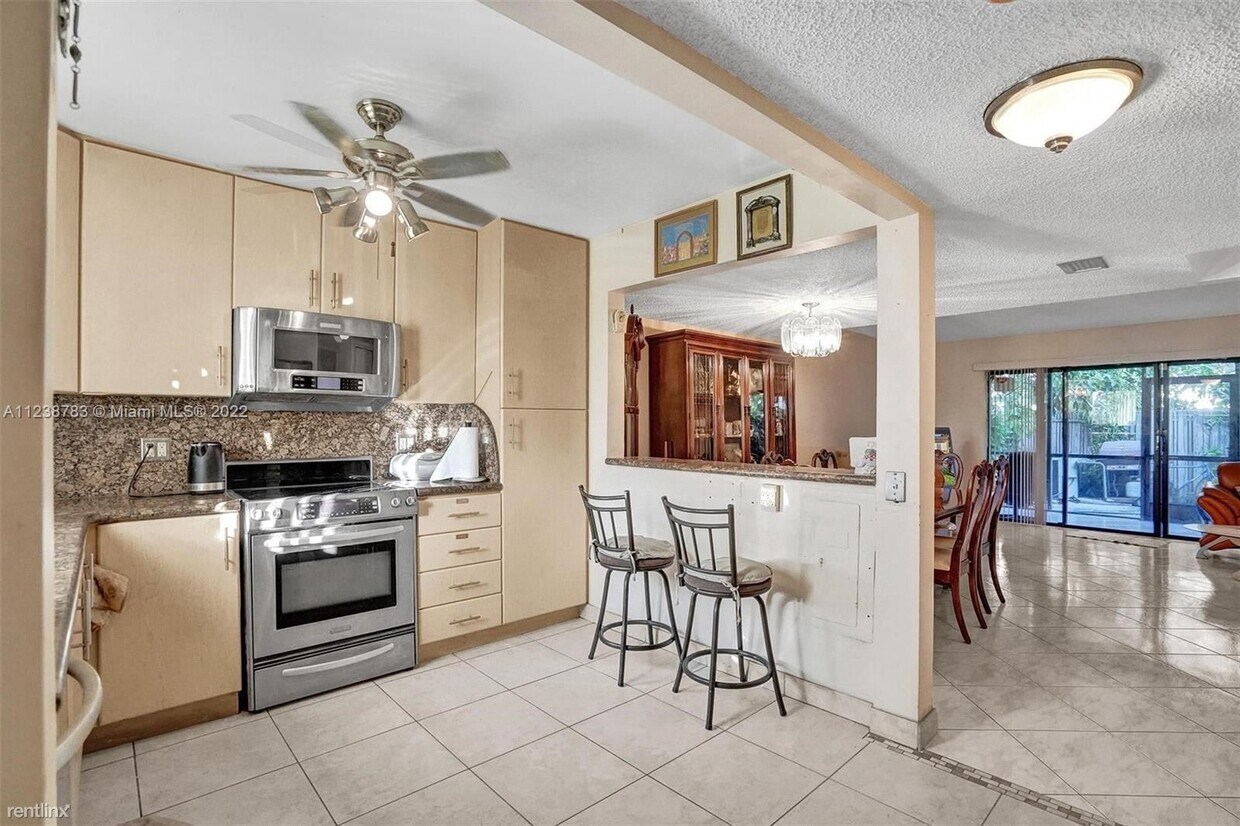 Primary Photo - 3 br, 2.5 bath House - 2701 N 34th Ave # 1D