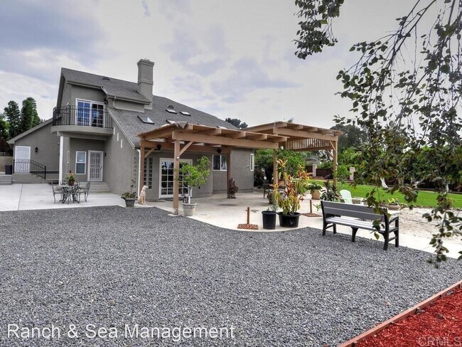 Building Photo - 5 br, 4 bath House - 1195 Sunset Dr