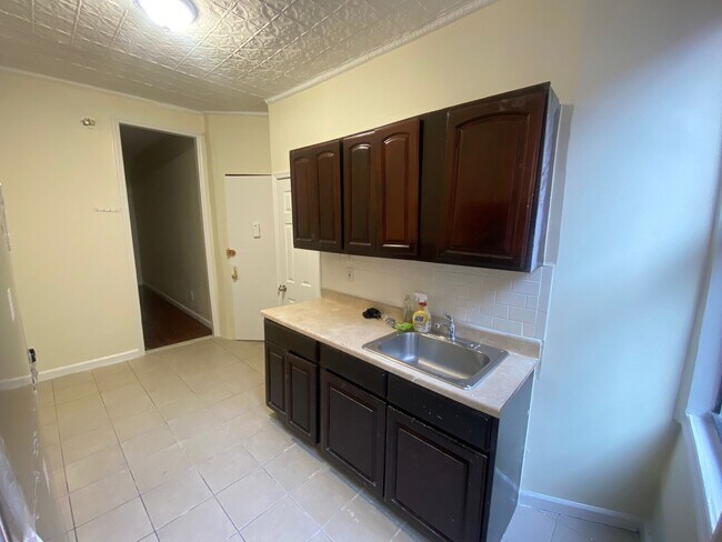 Foto del edificio - 17 E 204th St