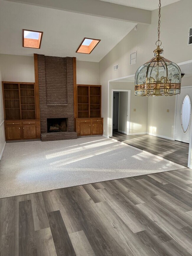 Foto del edificio - Please contact Vaughn Realty to set up an ...