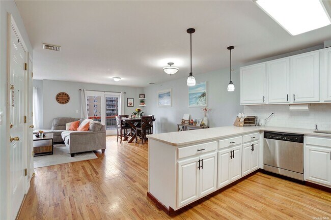 Building Photo - 10306 Rockaway Beach Blvd