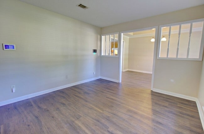 Foto del edificio - 809 Barrington Dr