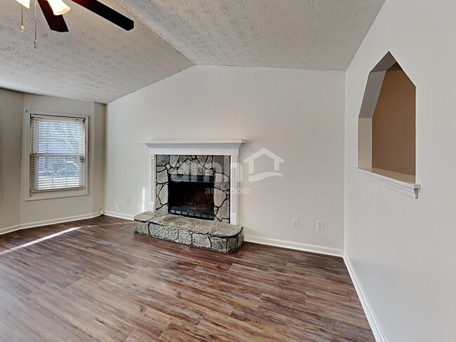 Building Photo - 200 Deer Walk Dr