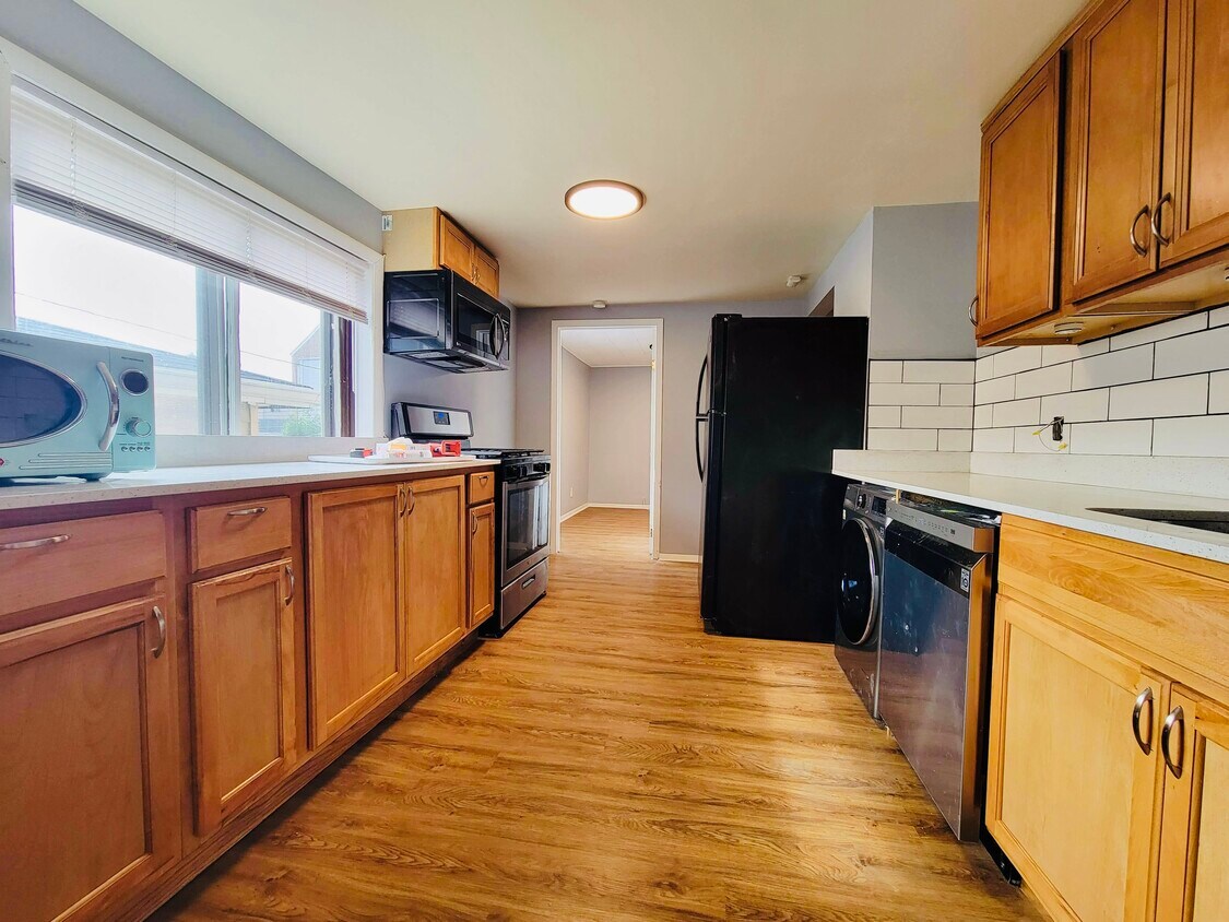Primary Photo - 828 W 34th St