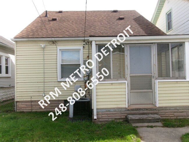 Building Photo - 3-Bedroom Bungalow in River Rouge