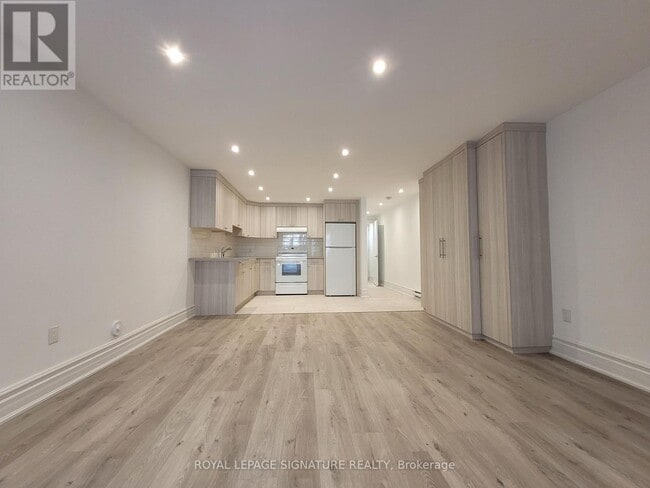 Building Photo - 18 Coxwell Ave