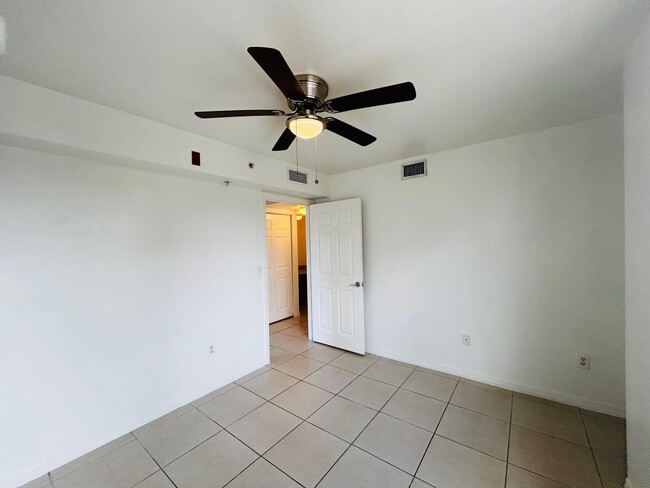Building Photo - 6752 Heritage Grande