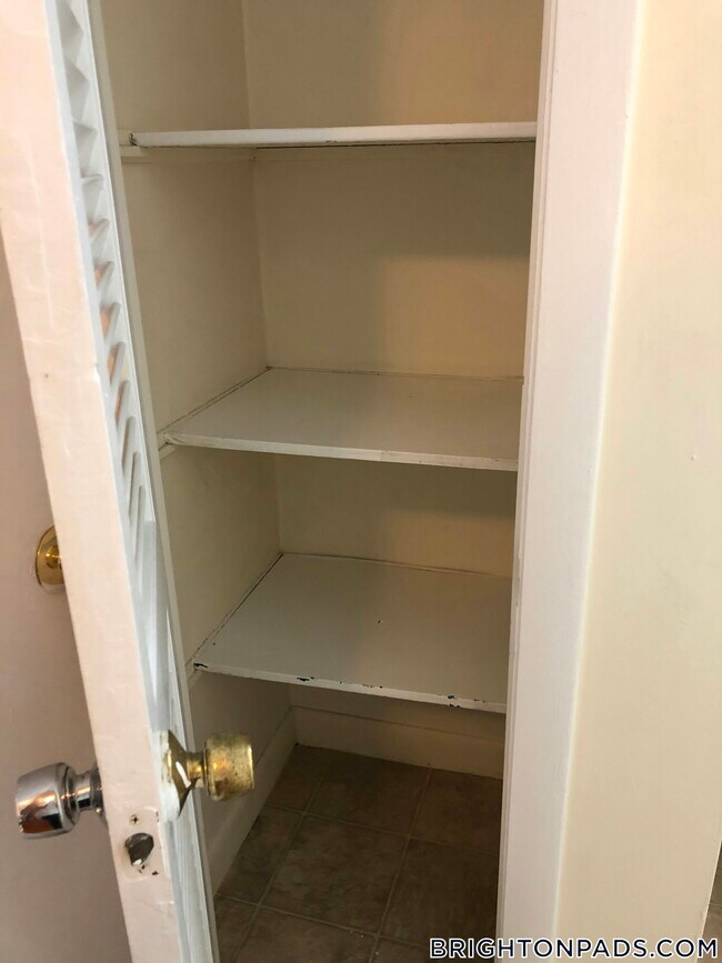 Building Photo - 122 Dustin St