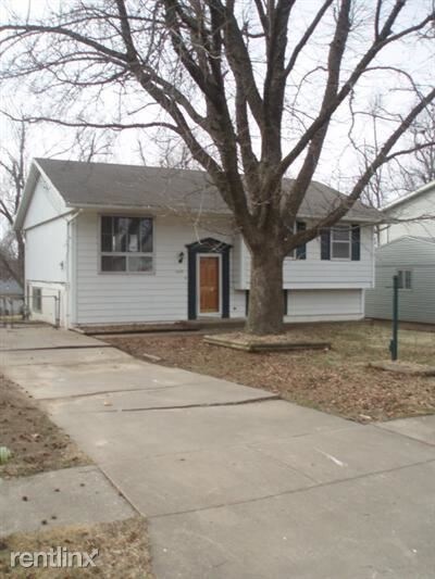 Primary Photo - 3 br, 2.5 bath House - 1028 E McClernon St
