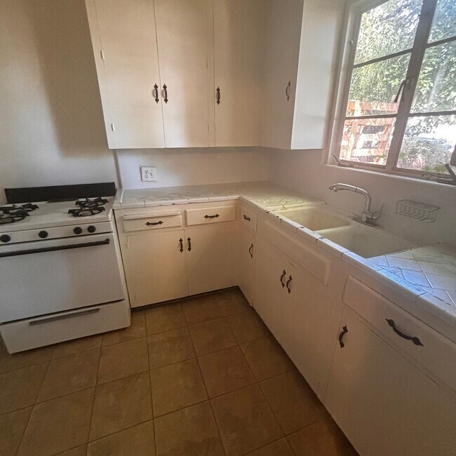 Cocina - 1214 S Wilson St
