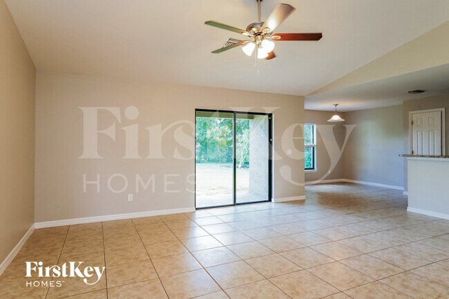 Building Photo - 1117 SE 18th Terrace