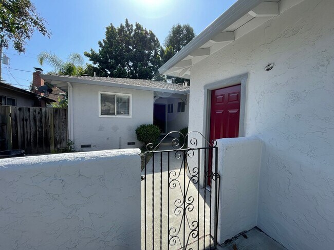 Building Photo - Beswick 5755-57