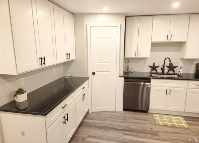 Foto del edificio - 430 E Garrison St