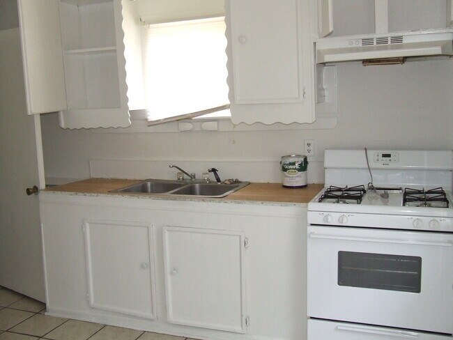 Foto del edificio - 2 BR Home walk to NHHS