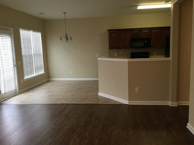 Building Photo - 2103 Arbor Vista Drive