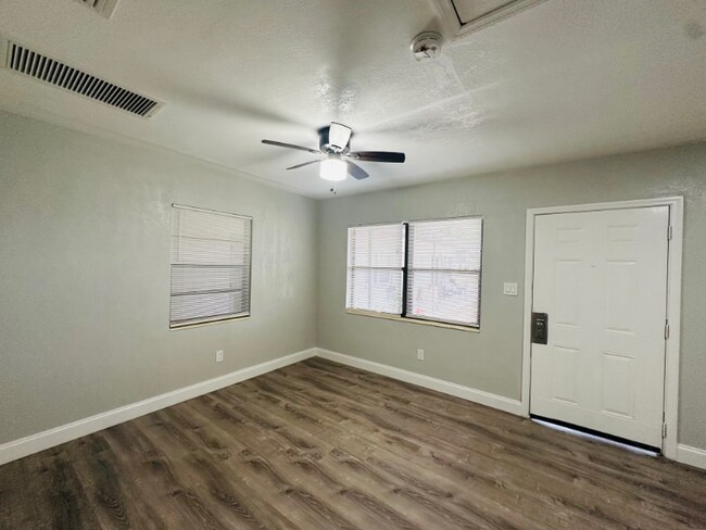 Foto del edificio - 1610 12th Ave S