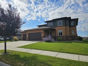 Building Photo - 5010 Jeff Dr